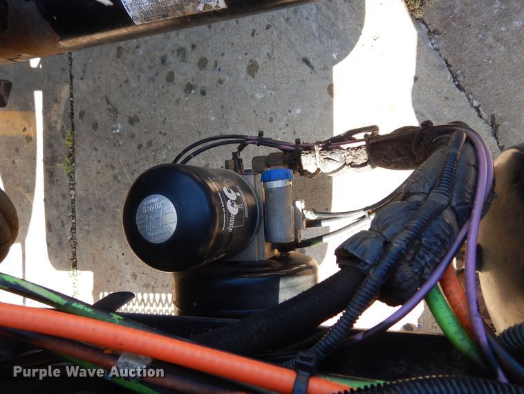 image for item EY9813 2012 Peterbilt 348  truck cab and chassis