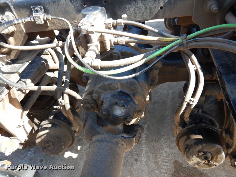 image for item EY9813 2012 Peterbilt 348  truck cab and chassis