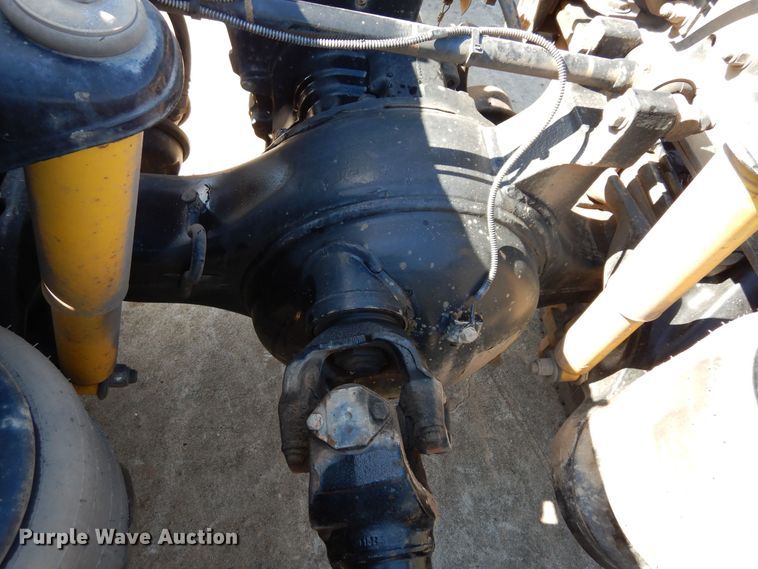 image for item EY9813 2012 Peterbilt 348  truck cab and chassis