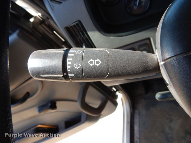 image for item EY9813 2012 Peterbilt 348  truck cab and chassis