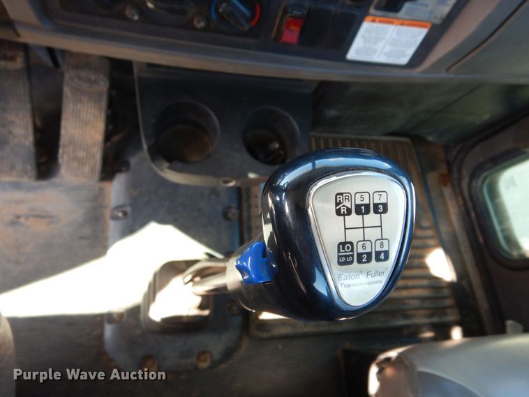 image for item EY9813 2012 Peterbilt 348  truck cab and chassis