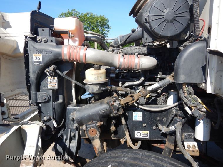 image for item EY9813 2012 Peterbilt 348  truck cab and chassis