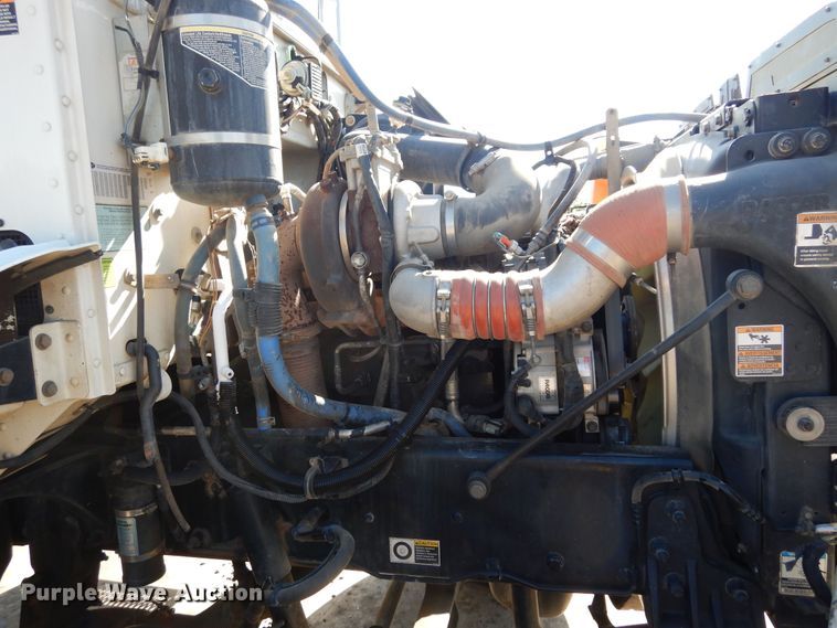 image for item EY9813 2012 Peterbilt 348  truck cab and chassis