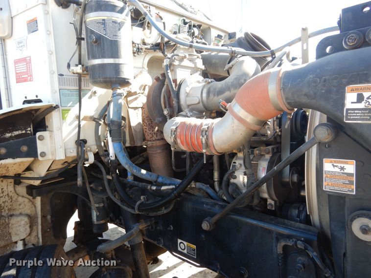 image for item EY9813 2012 Peterbilt 348  truck cab and chassis