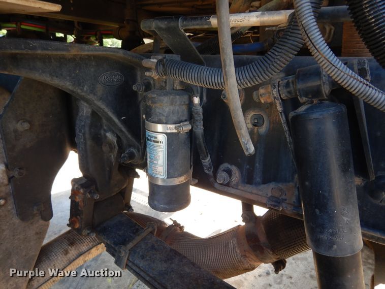 image for item EY9813 2012 Peterbilt 348  truck cab and chassis