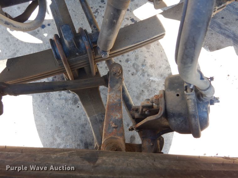 image for item EY9813 2012 Peterbilt 348  truck cab and chassis