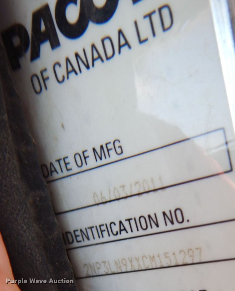 image for item EY9813 2012 Peterbilt 348  truck cab and chassis