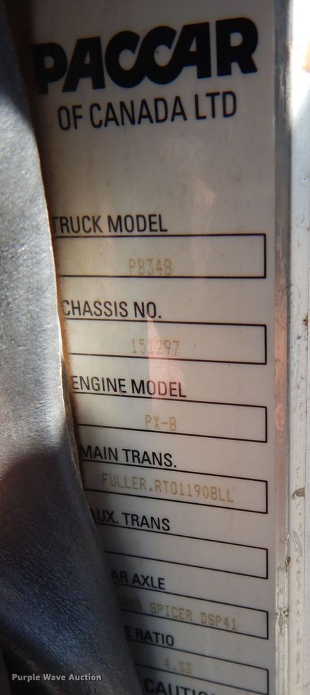 image for item EY9813 2012 Peterbilt 348  truck cab and chassis