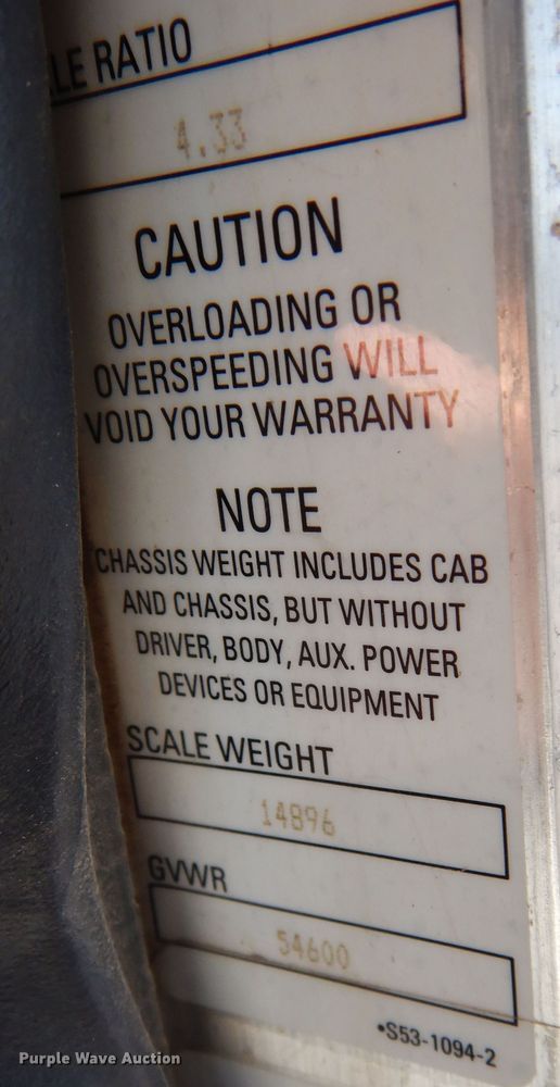 image for item EY9813 2012 Peterbilt 348  truck cab and chassis