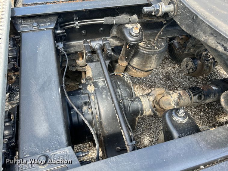 image for item HL9161 2015 Peterbilt 389  semi truck