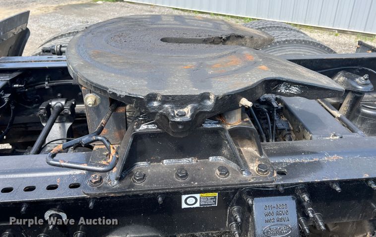 image for item HL9161 2015 Peterbilt 389  semi truck