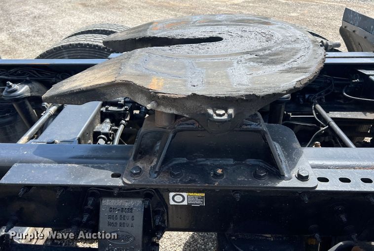 image for item HL9161 2015 Peterbilt 389  semi truck