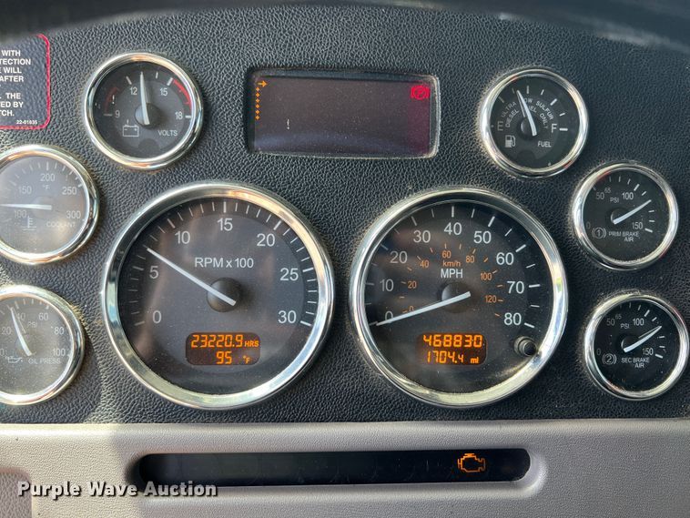 image for item HL9161 2015 Peterbilt 389  semi truck