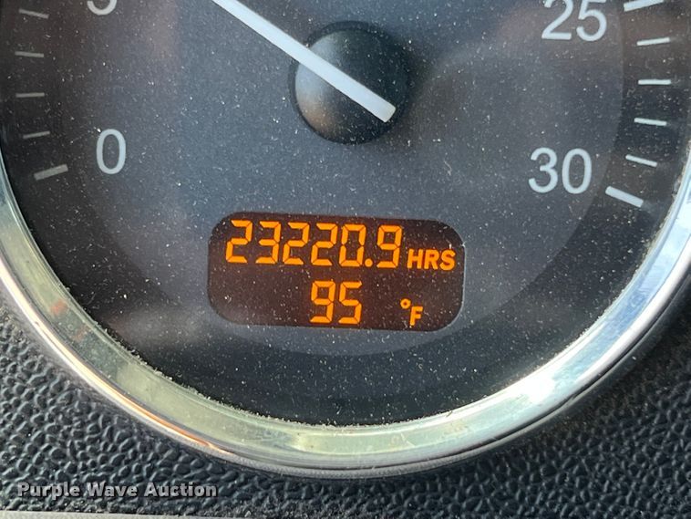 image for item HL9161 2015 Peterbilt 389  semi truck