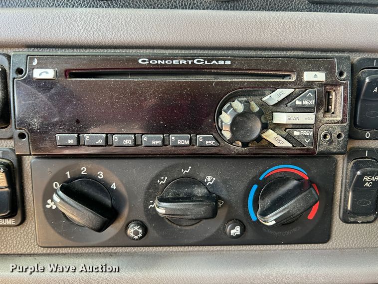 image for item HL9161 2015 Peterbilt 389  semi truck