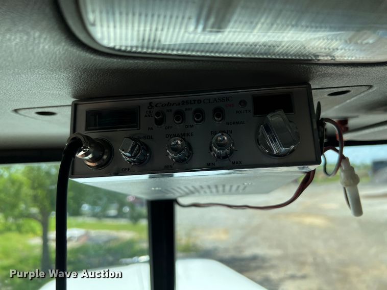 image for item HL9161 2015 Peterbilt 389  semi truck