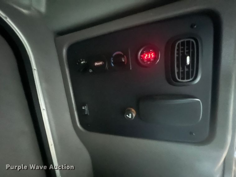 image for item HL9161 2015 Peterbilt 389  semi truck