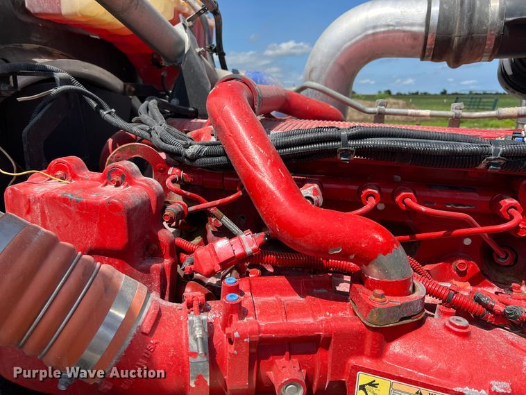 image for item HL9161 2015 Peterbilt 389  semi truck