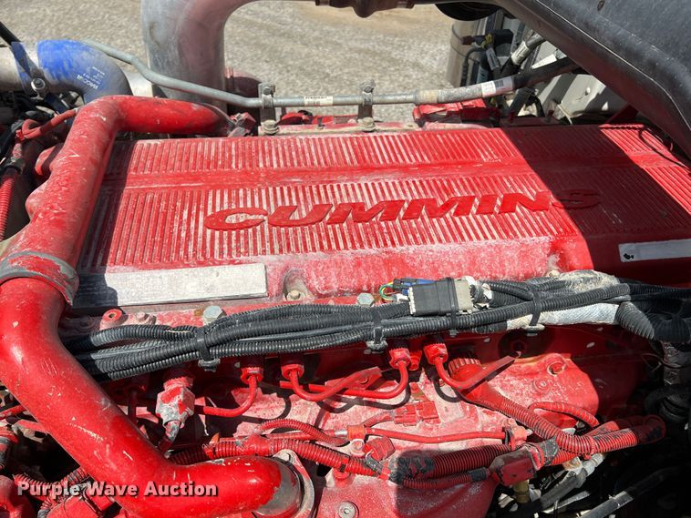 image for item HL9161 2015 Peterbilt 389  semi truck