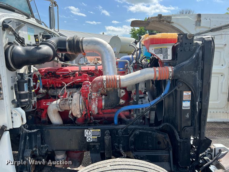 image for item HL9161 2015 Peterbilt 389  semi truck