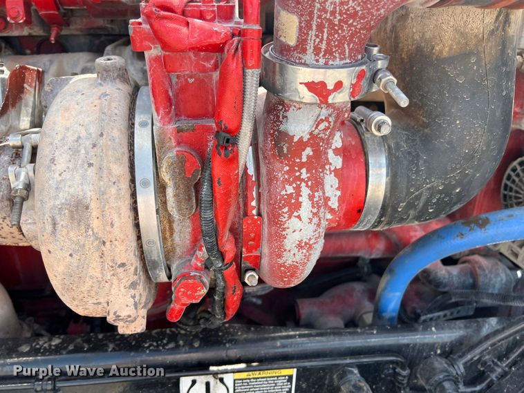 image for item HL9161 2015 Peterbilt 389  semi truck