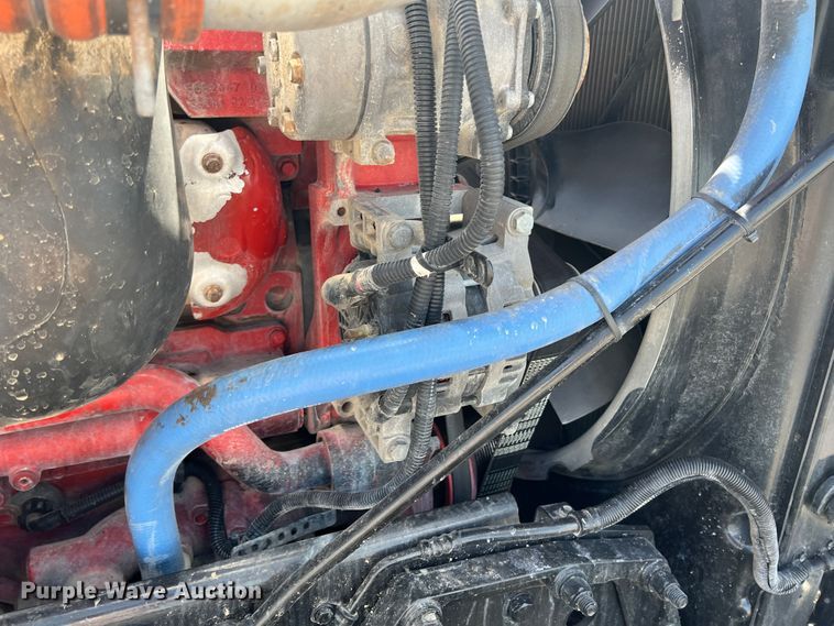 image for item HL9161 2015 Peterbilt 389  semi truck