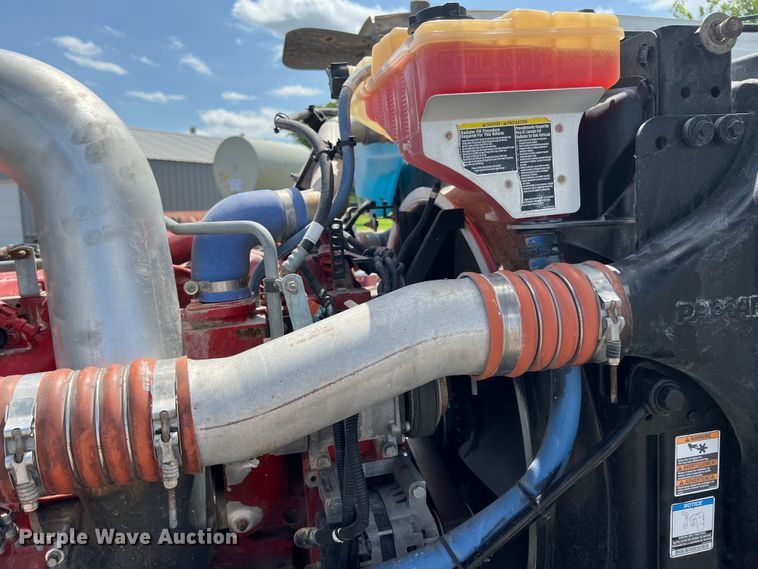 image for item HL9161 2015 Peterbilt 389  semi truck