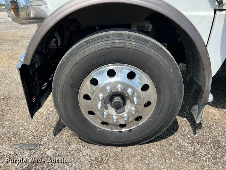 image for item HL9161 2015 Peterbilt 389  semi truck