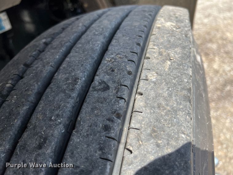 image for item HL9161 2015 Peterbilt 389  semi truck