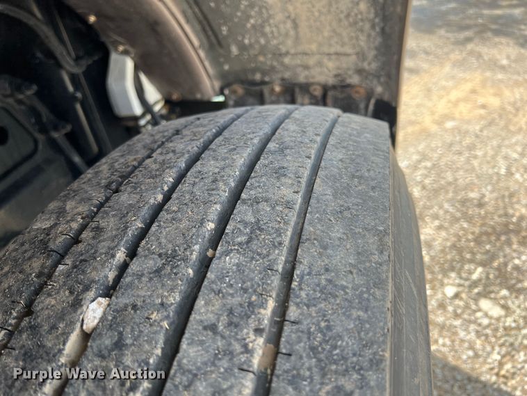 image for item HL9161 2015 Peterbilt 389  semi truck