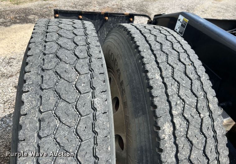 image for item HL9161 2015 Peterbilt 389  semi truck