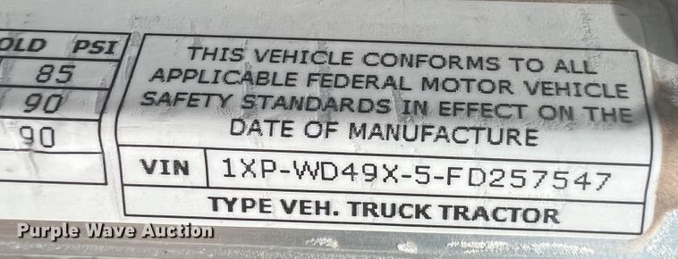 image for item HL9161 2015 Peterbilt 389  semi truck