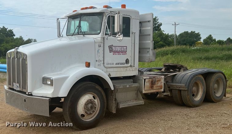 image for item HL9199 1996 Kenworth T800  semi truck