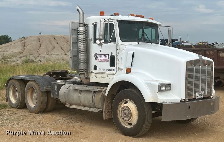 image for item HL9199 1996 Kenworth T800  semi truck