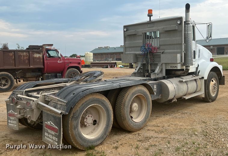 image for item HL9199 1996 Kenworth T800  semi truck