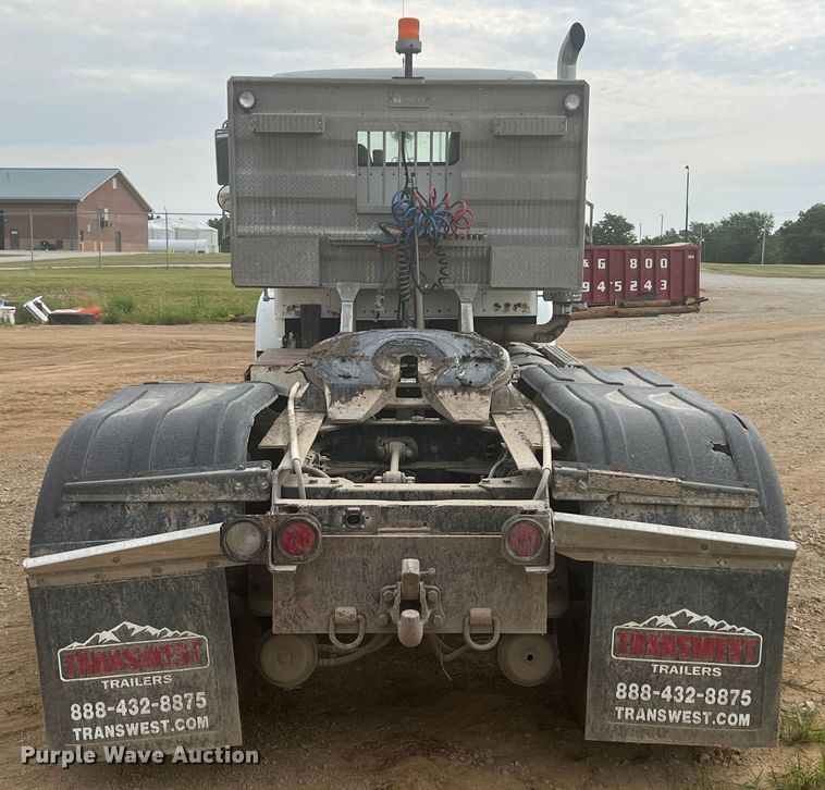 image for item HL9199 1996 Kenworth T800  semi truck