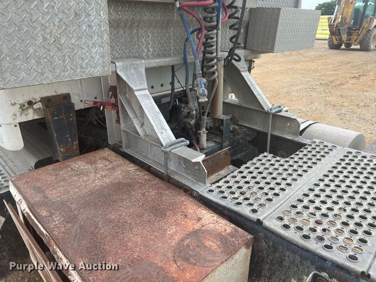 image for item HL9199 1996 Kenworth T800  semi truck