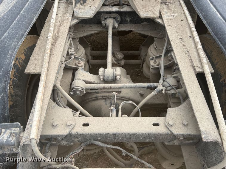 image for item HL9199 1996 Kenworth T800  semi truck