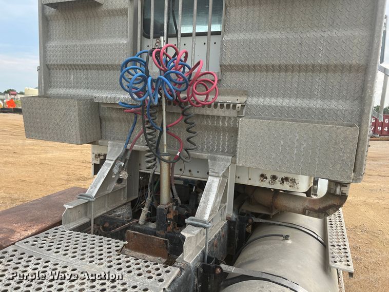 image for item HL9199 1996 Kenworth T800  semi truck