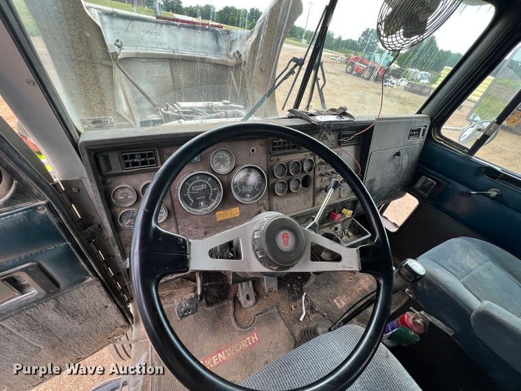 image for item HL9199 1996 Kenworth T800  semi truck