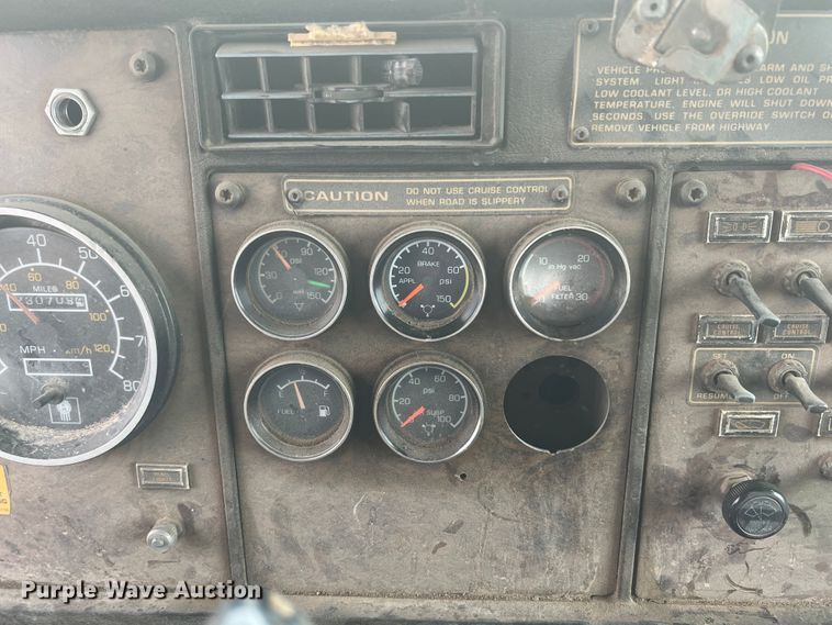 image for item HL9199 1996 Kenworth T800  semi truck