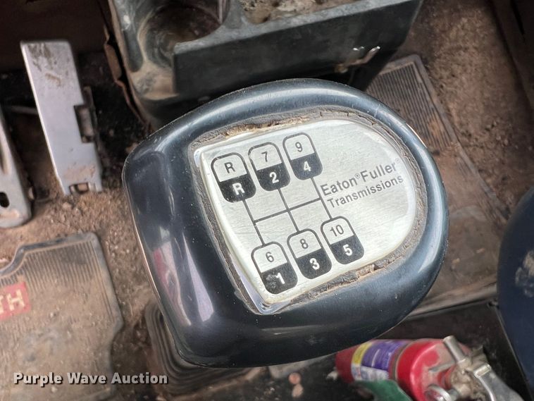 image for item HL9199 1996 Kenworth T800  semi truck