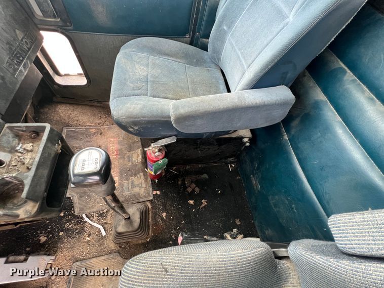 image for item HL9199 1996 Kenworth T800  semi truck