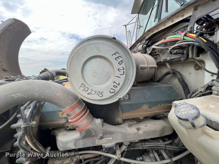 image for item HL9199 1996 Kenworth T800  semi truck