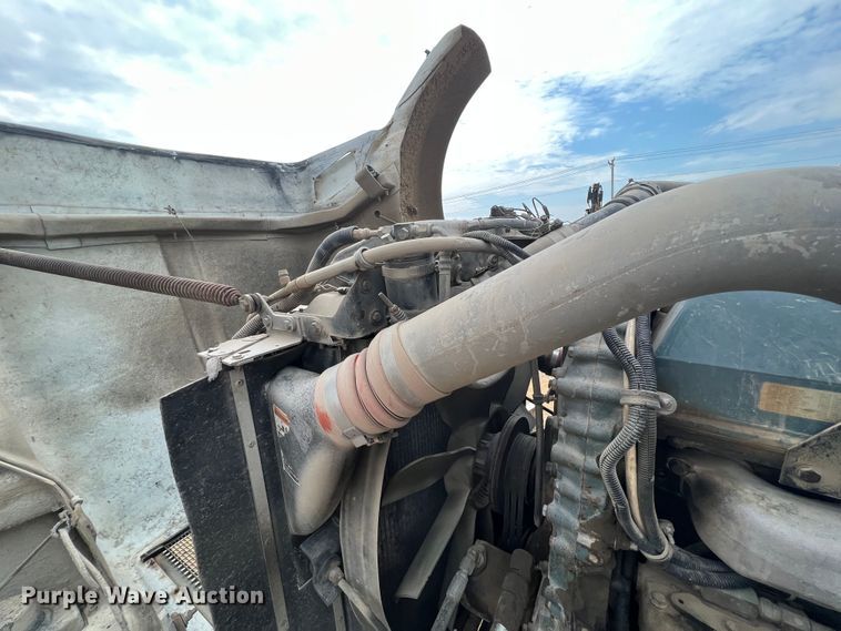 image for item HL9199 1996 Kenworth T800  semi truck