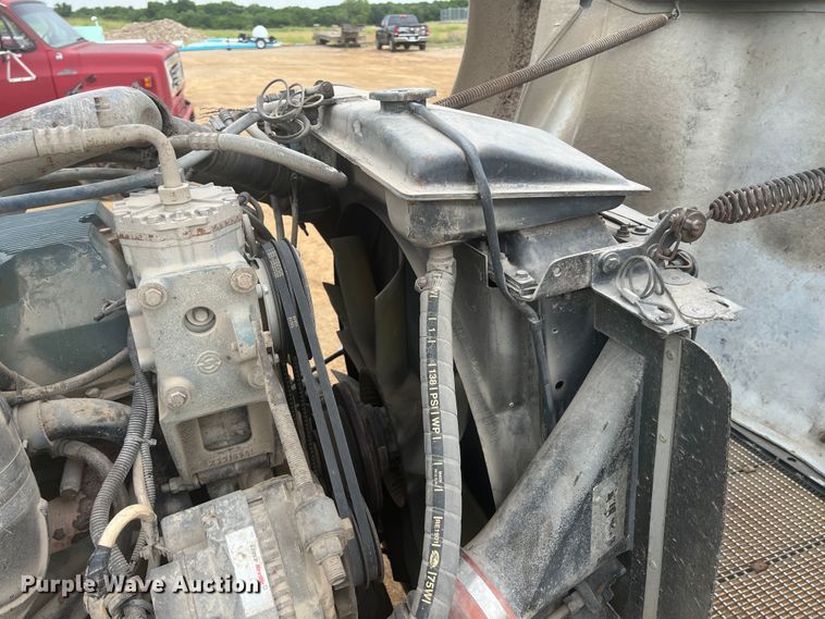 image for item HL9199 1996 Kenworth T800  semi truck