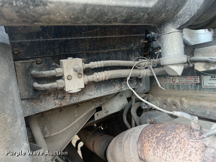 image for item HL9199 1996 Kenworth T800  semi truck