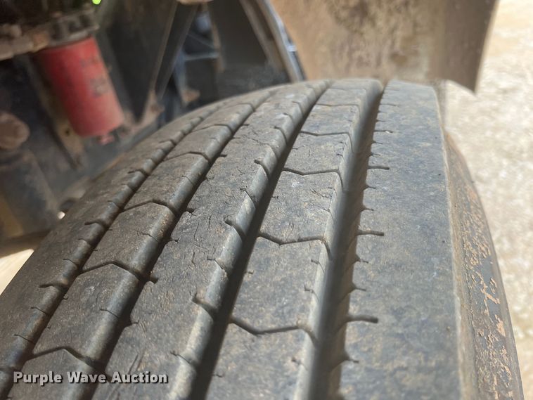 image for item HL9199 1996 Kenworth T800  semi truck