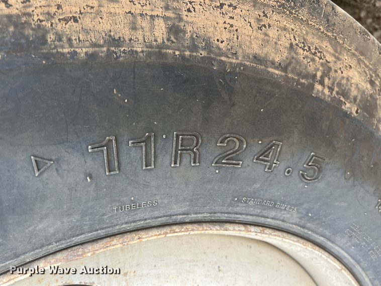 image for item HL9199 1996 Kenworth T800  semi truck