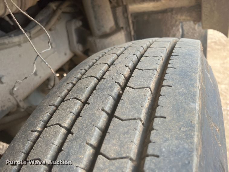 image for item HL9199 1996 Kenworth T800  semi truck